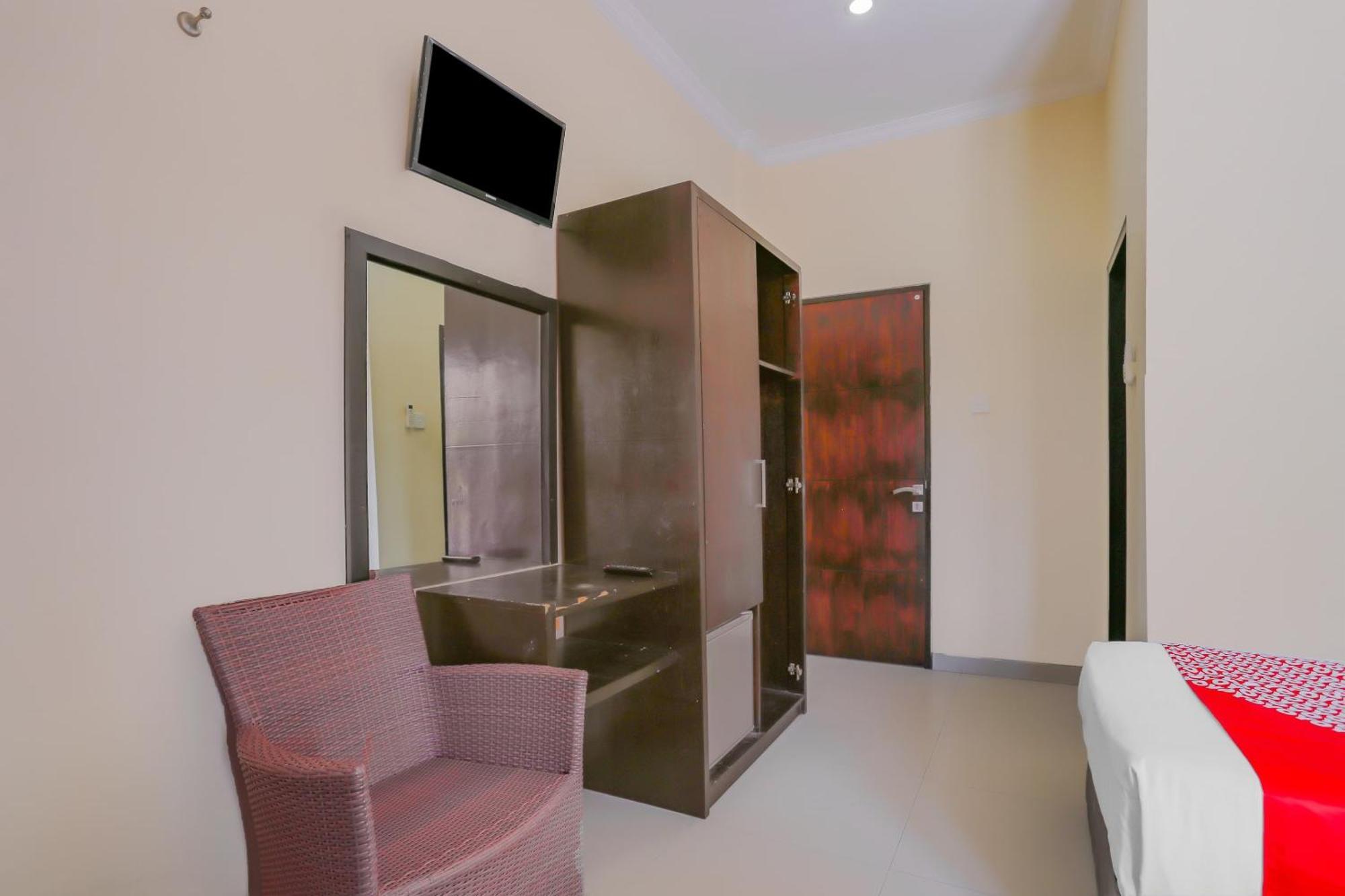 Oyo 4012 Ari Beach Inn Kuta Lombok Kültér fotó