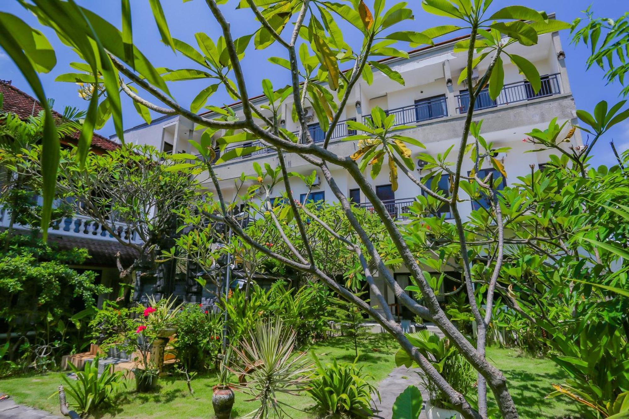 Oyo 4012 Ari Beach Inn Kuta Lombok Kültér fotó