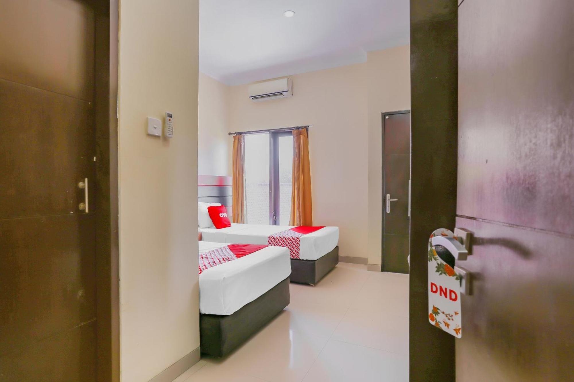 Oyo 4012 Ari Beach Inn Kuta Lombok Kültér fotó