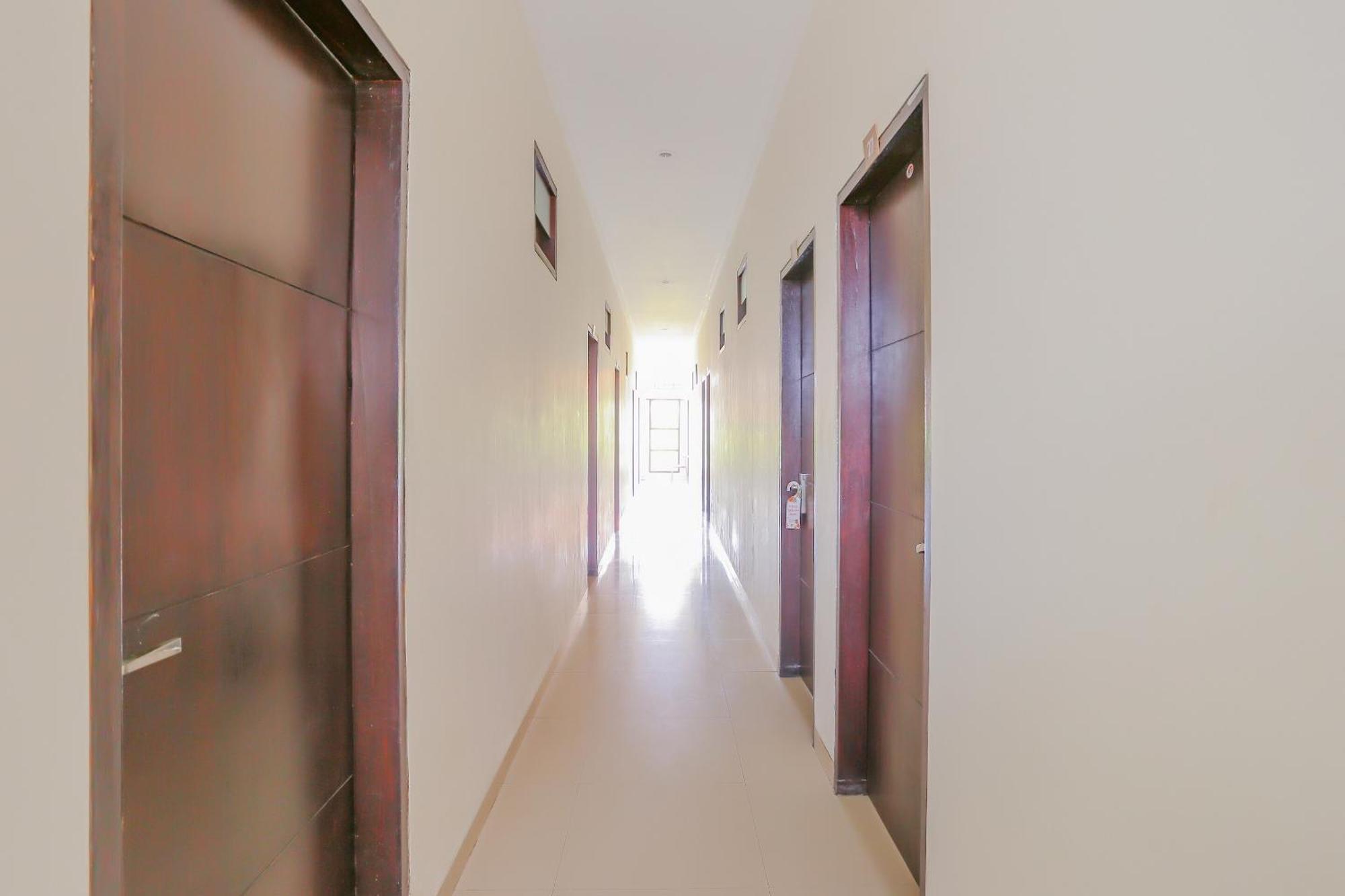 Oyo 4012 Ari Beach Inn Kuta Lombok Kültér fotó